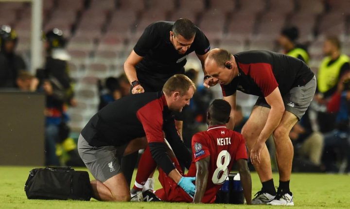 Naby Keita: Nyota wa Liverpool alazwa baada ya kuumia akiwa uwanjani dhidi ya Napoli UEFA